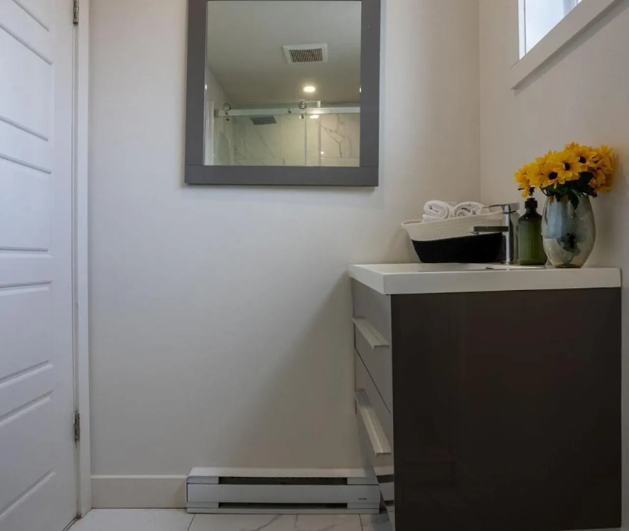 Apartment Beautiful 3Br Residence In Mtl Ndg Montreal Canada