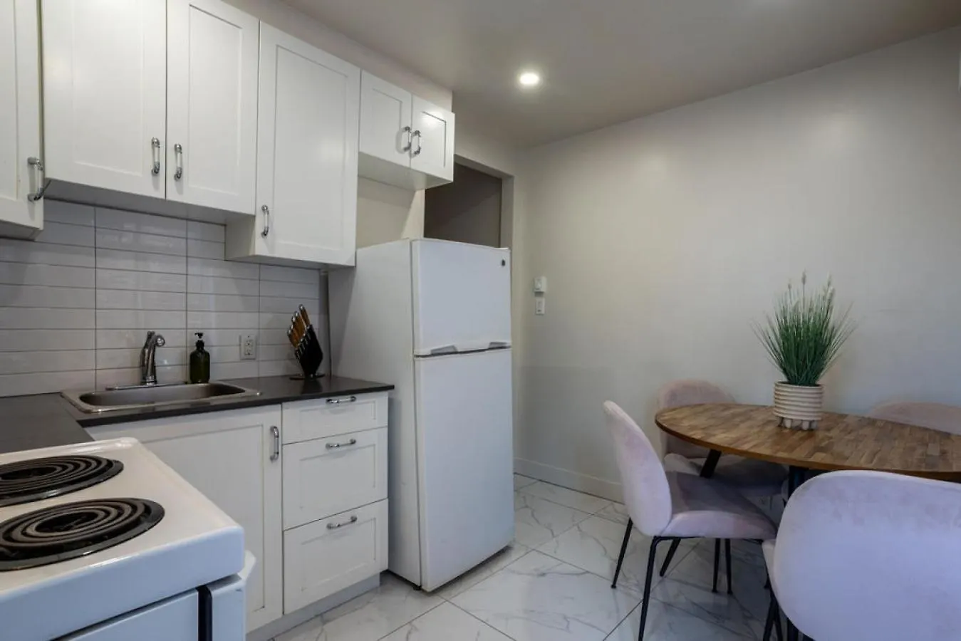Beautiful 3Br Residence In Mtl Ndg Montreal Apartment