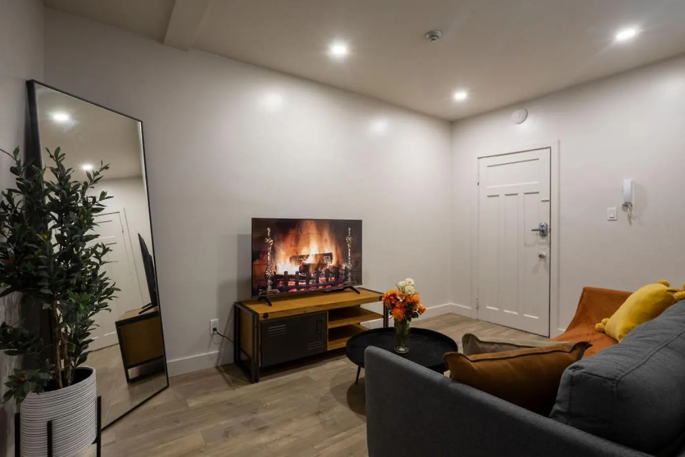 Beautiful 3Br Residence In Mtl Ndg Montreal Apartment