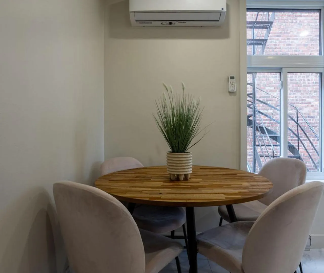 Beautiful 3Br Residence In Mtl Ndg Montreal